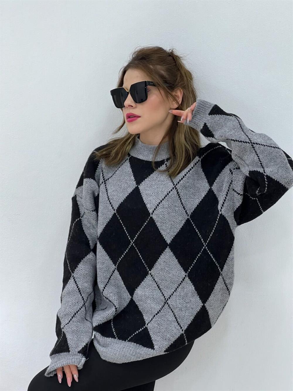 Baklava Desen Si̇yah Kazak