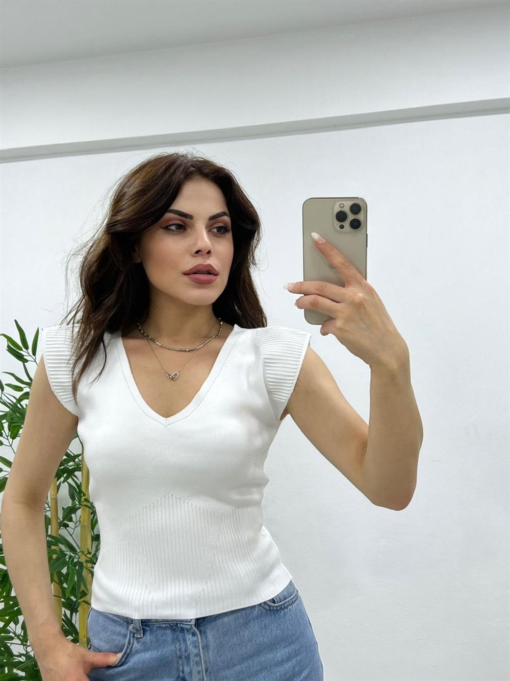 Beyaz Tri̇ko Bluz