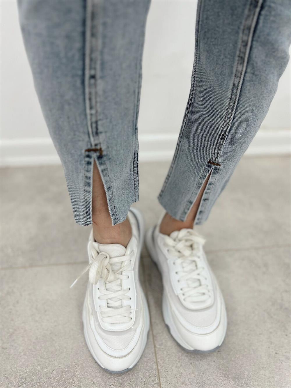 Buz Mavi̇ Yirtmaçli Jean