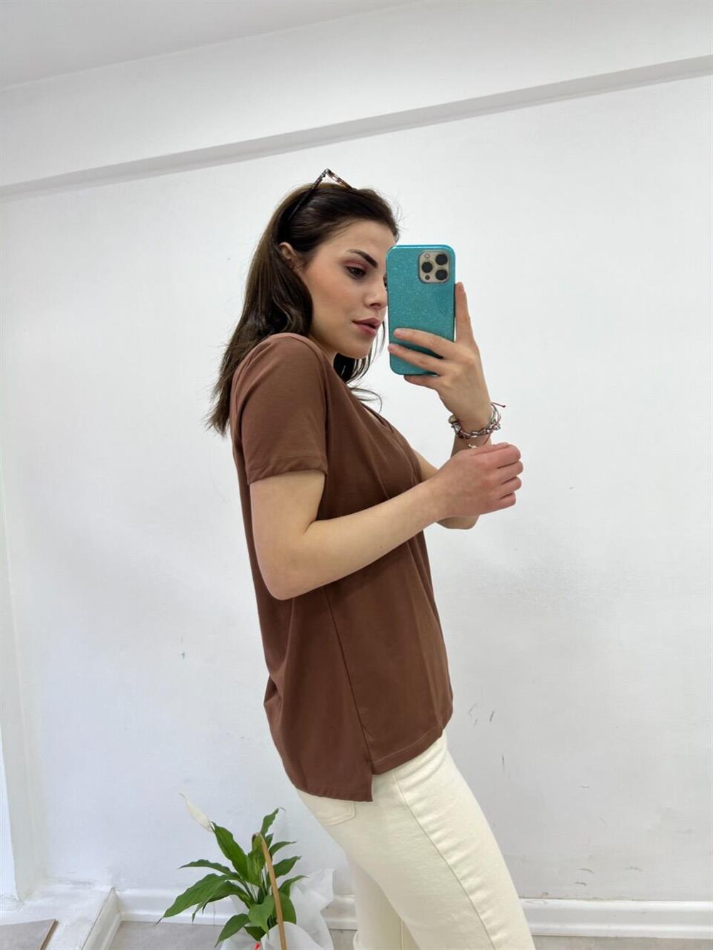 Kahve Di̇lvi̇n V Yaka Basi̇c Tshi̇rt