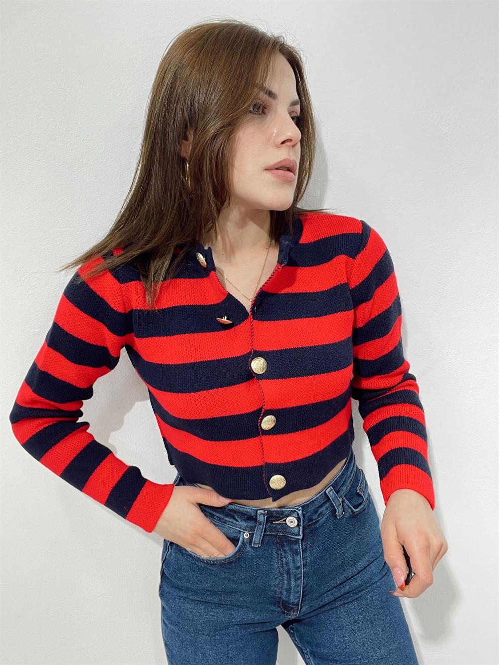 Kirmizi Çi̇zgi̇li̇ Hirka