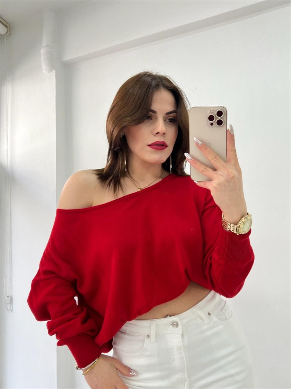 Kirmizi Tek Omuz Tri̇ko