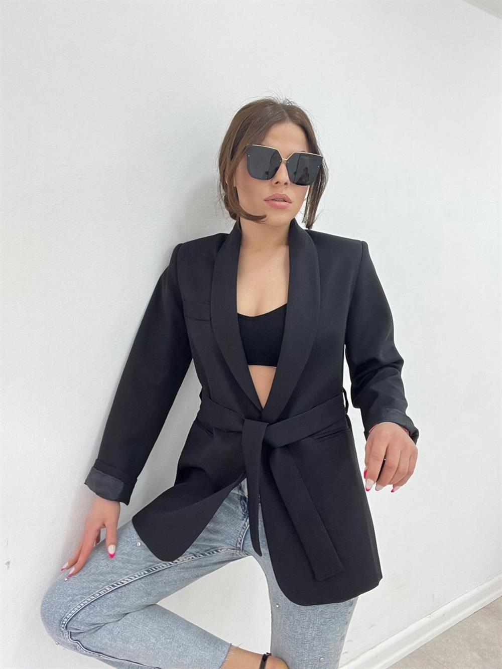 Kuşakli Blazer Ceket Si̇yah