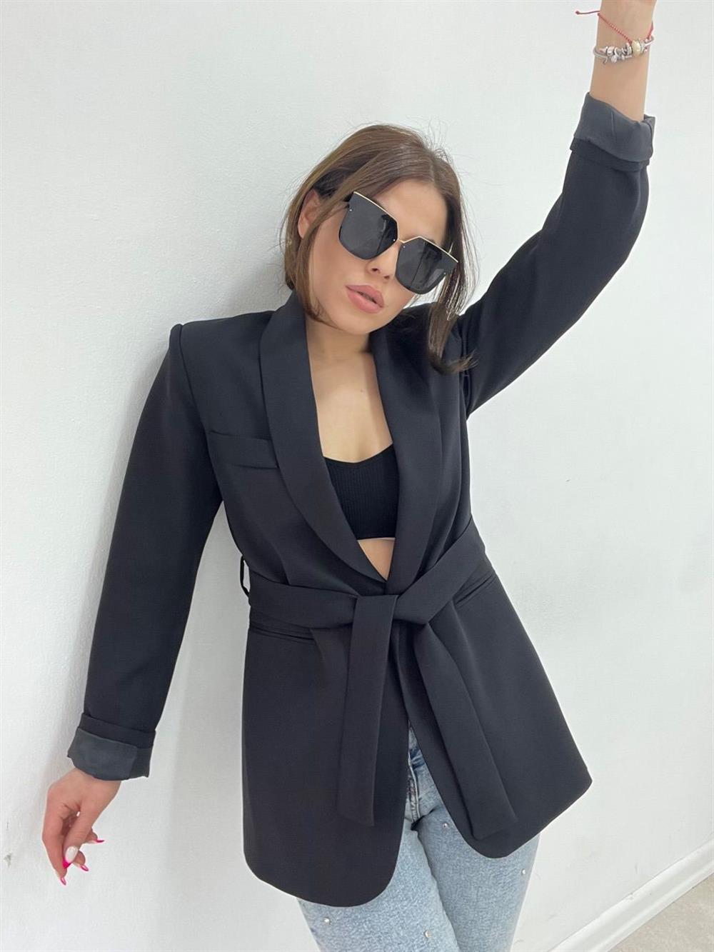 Kuşakli Blazer Ceket Si̇yah