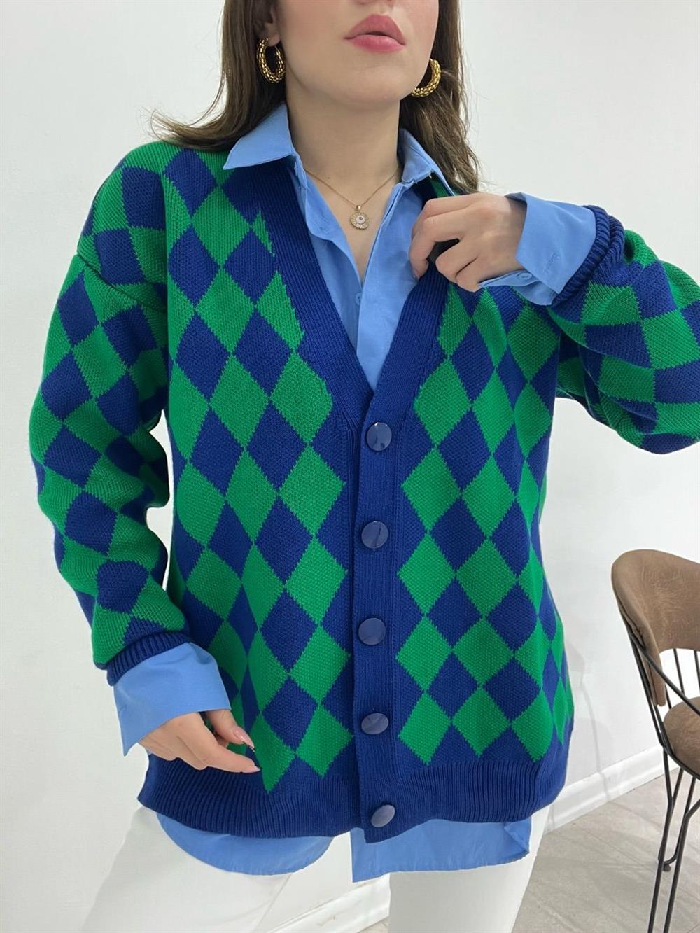 Laci̇vert Hirka
