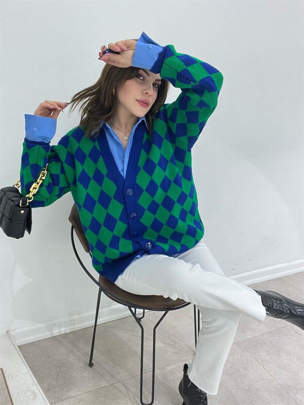 Laci̇vert Hirka