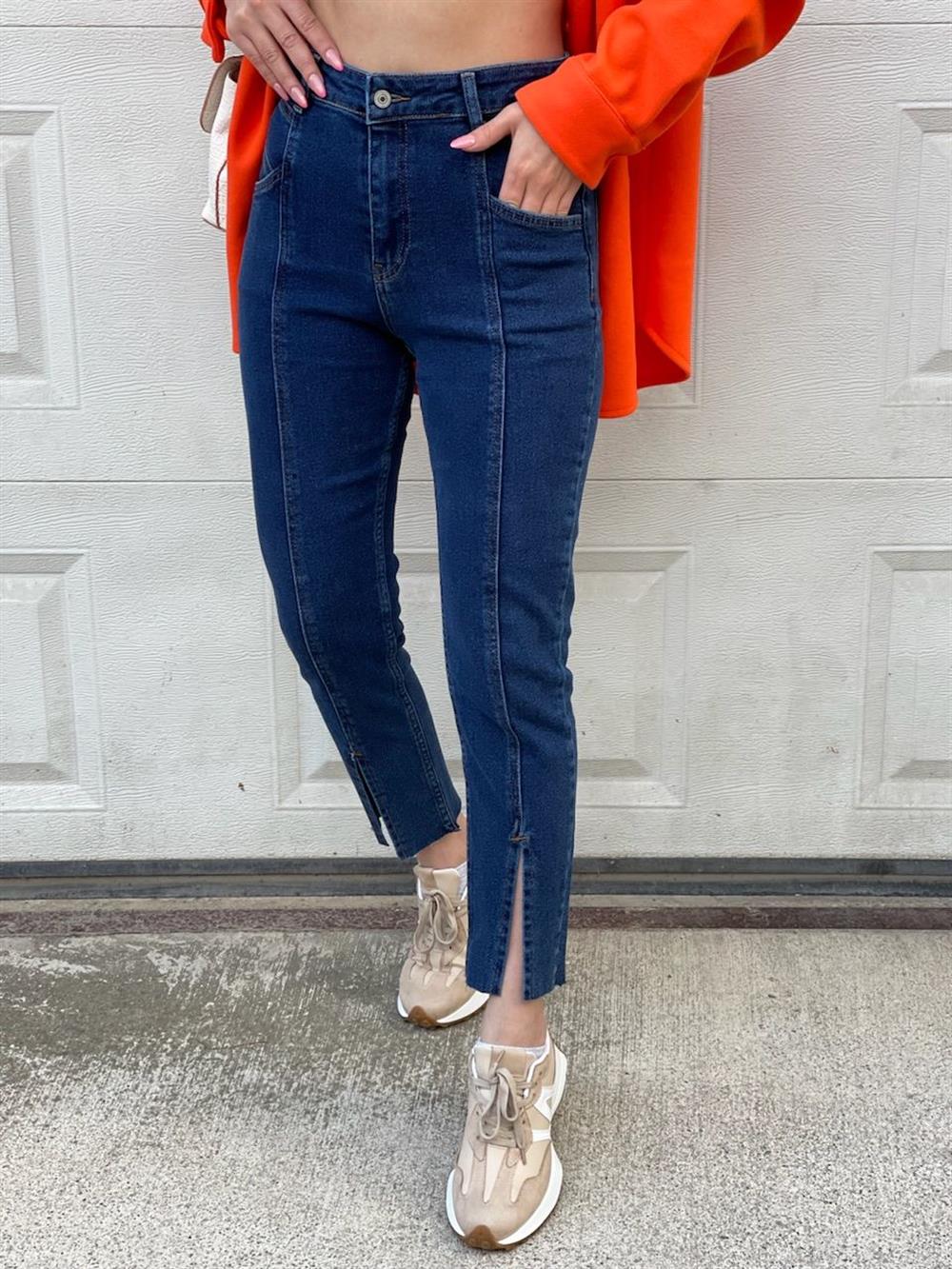 Laci̇vert Yirtmaçli Jean