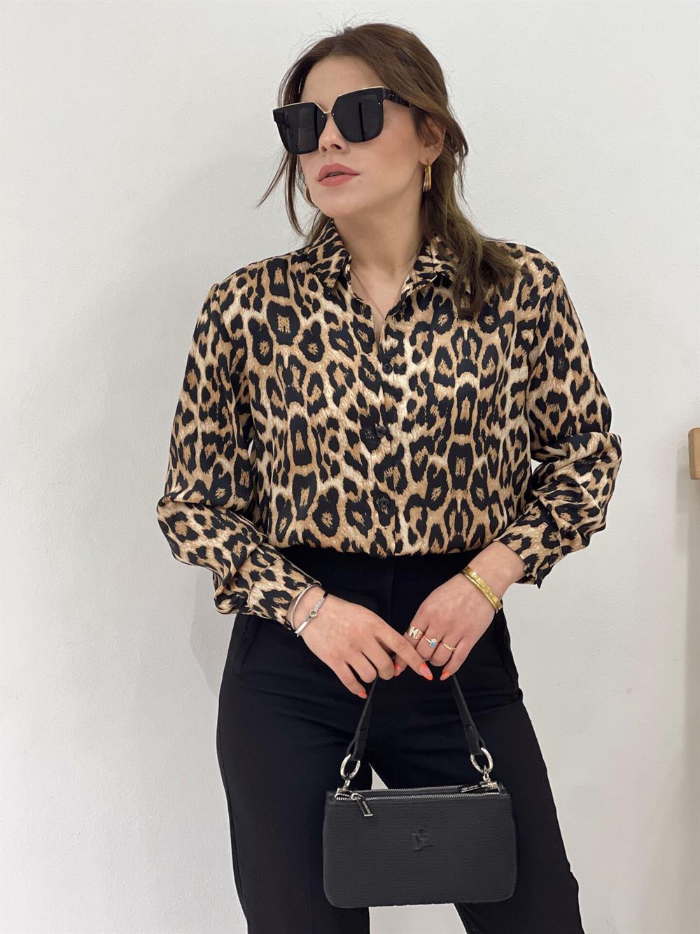 Leopar Desenli̇ Saten Gömlek