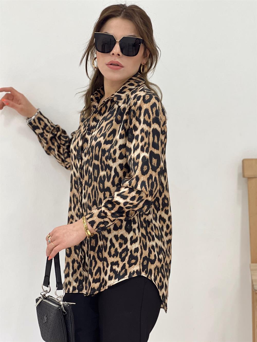 Leopar Desenli̇ Saten Gömlek