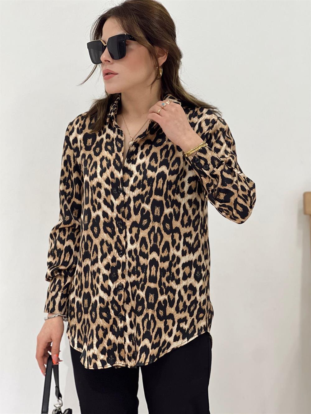 Leopar Desenli̇ Saten Gömlek