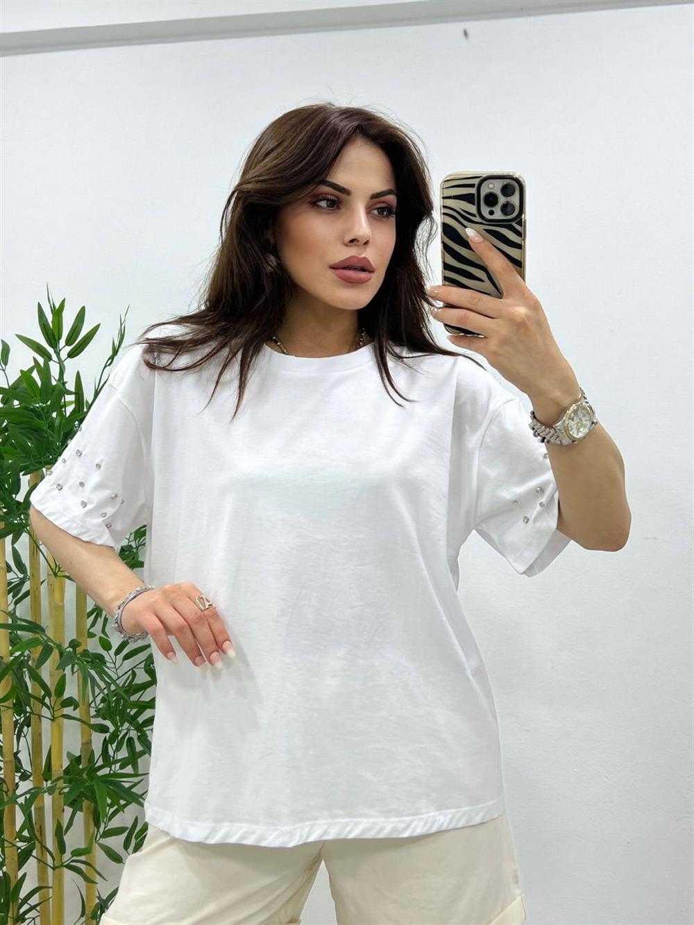 Kollari Taşli Ti̇şört