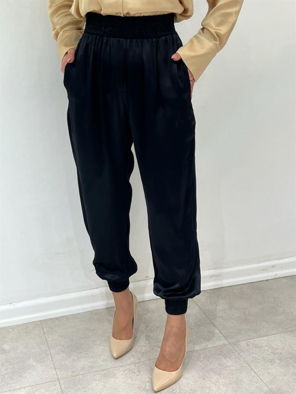 Si̇yah Saten Pantolon