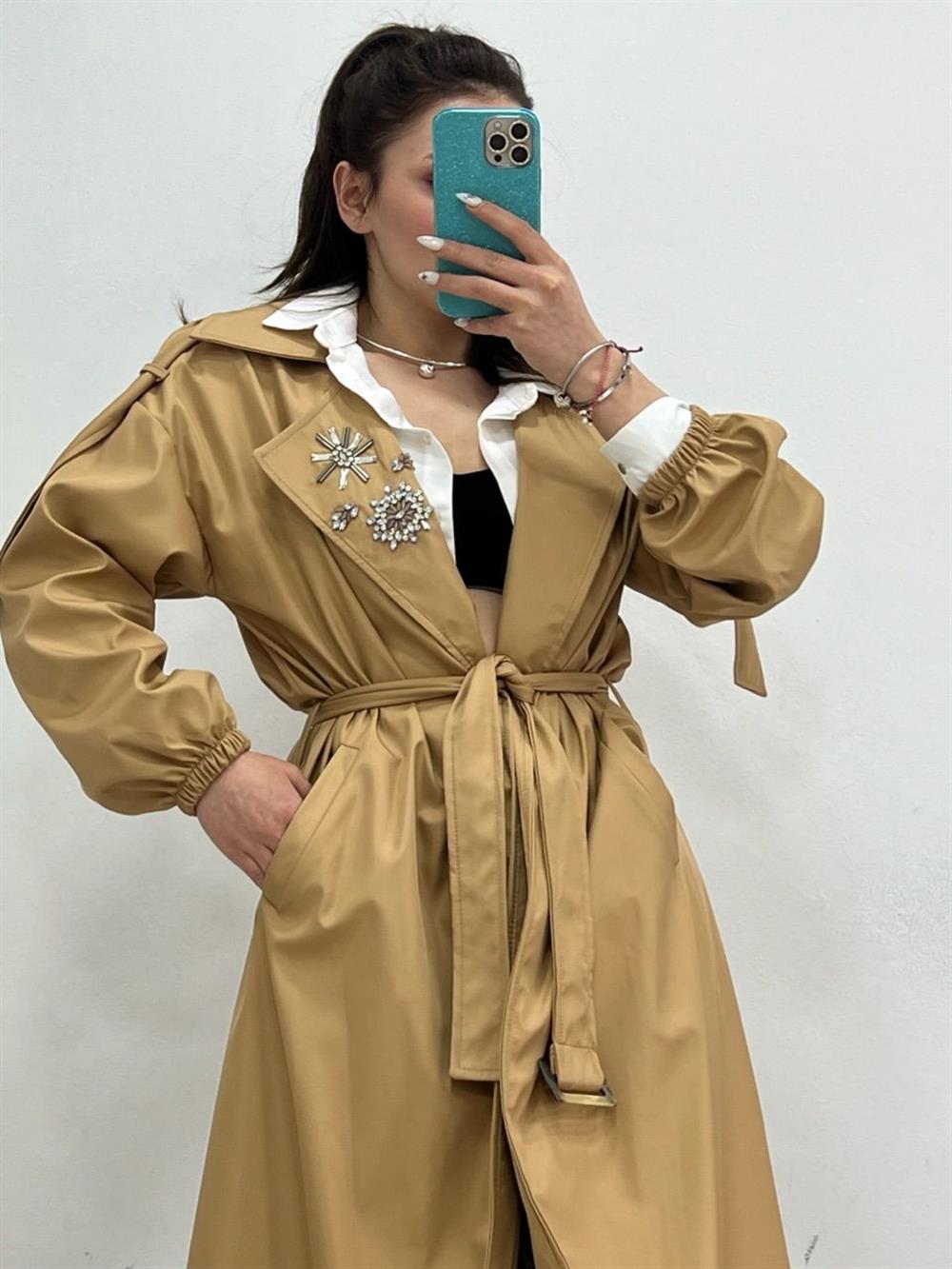 Taş Detayli Camel Trenckot