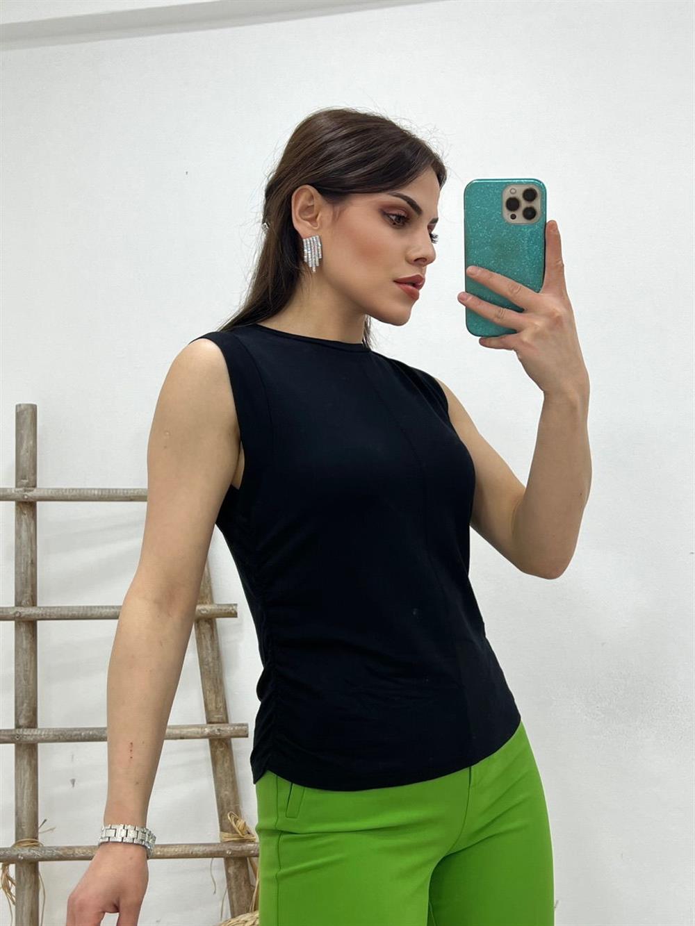 Yanlari Büzgülü Atlet Si̇yah
