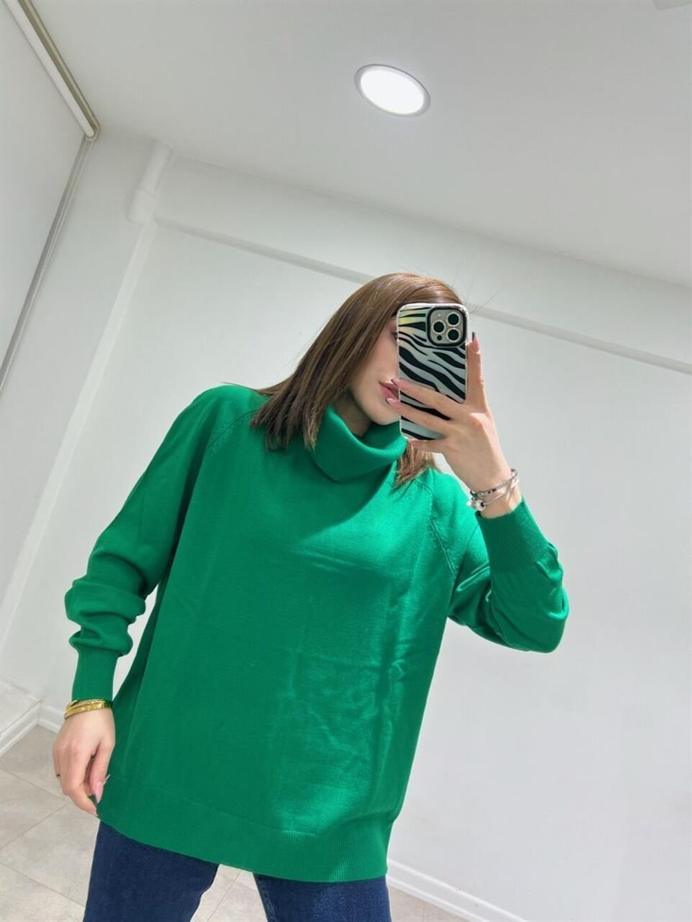 Yeşi̇l Degaje Yaka Tri̇ko