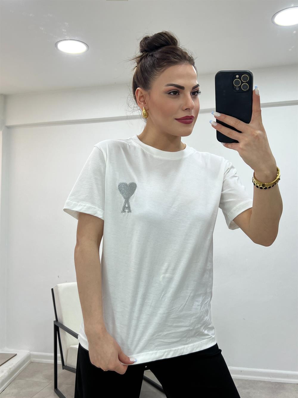 A Gümüş Yazili Beyaz Tshi̇rt