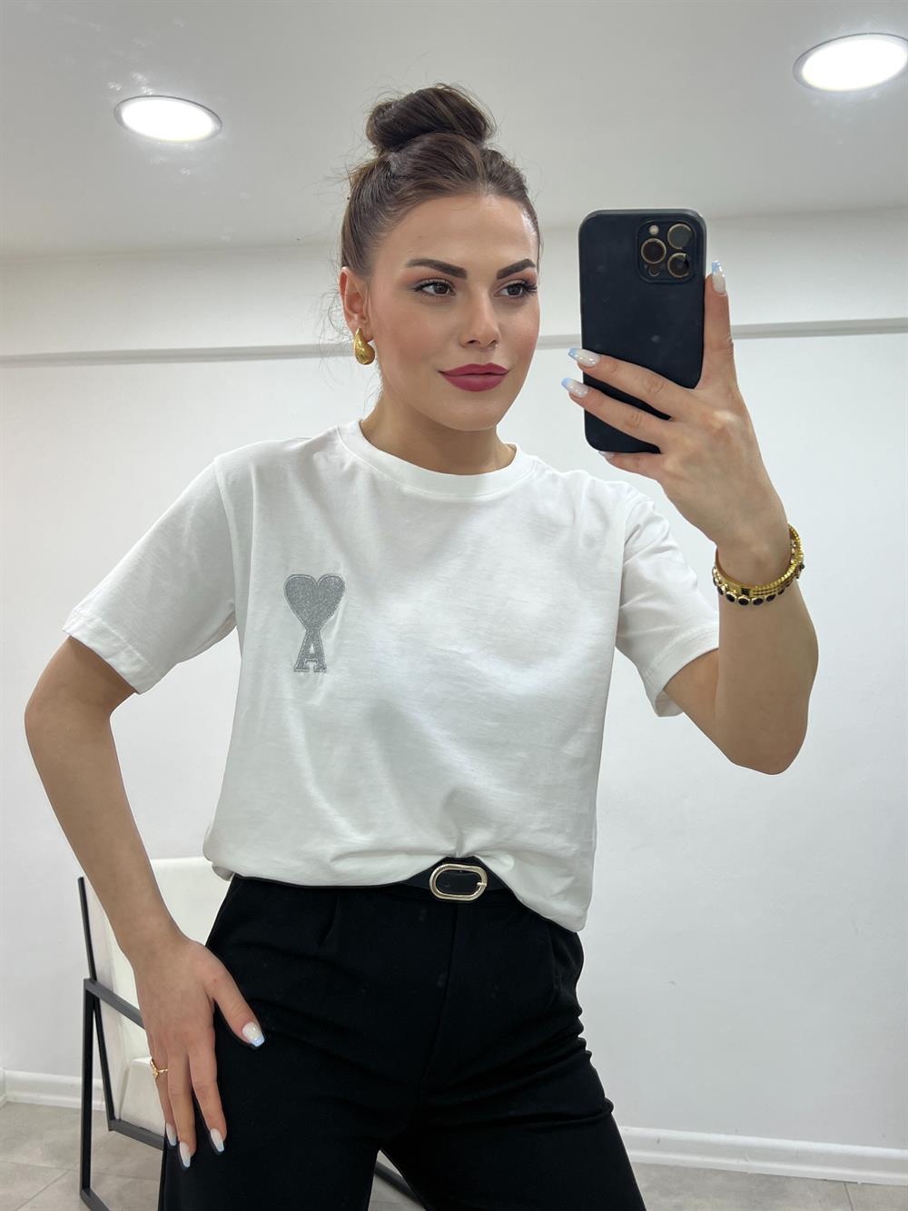 A Gümüş Yazili Beyaz Tshi̇rt