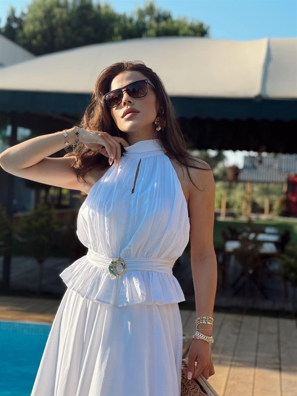 AKSESUAR DETAYLI ETEKLİ BEYAZ TAKIM