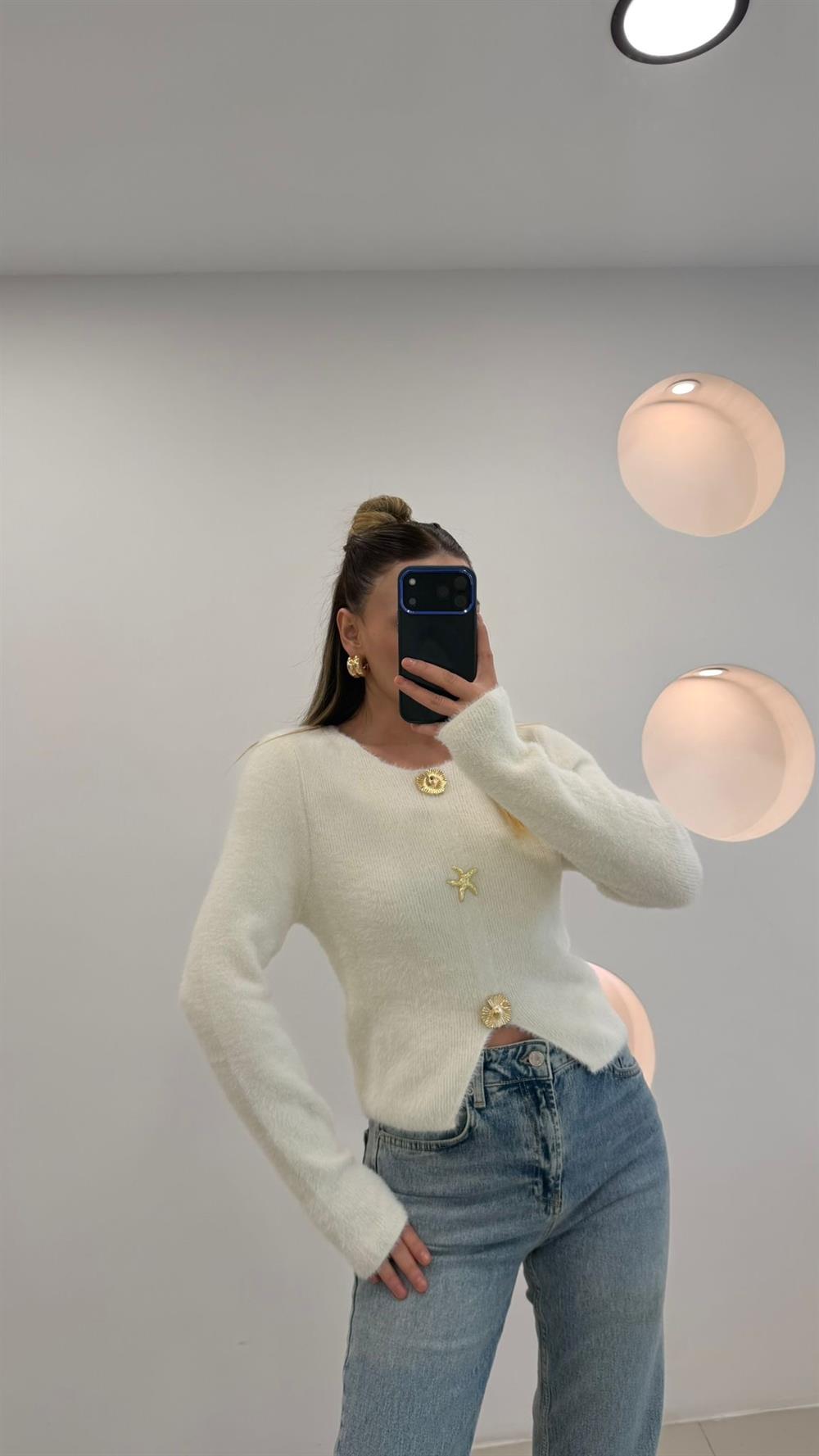 AKSESUAR DETAYLI YUMOŞ KAZAK BEYAZ