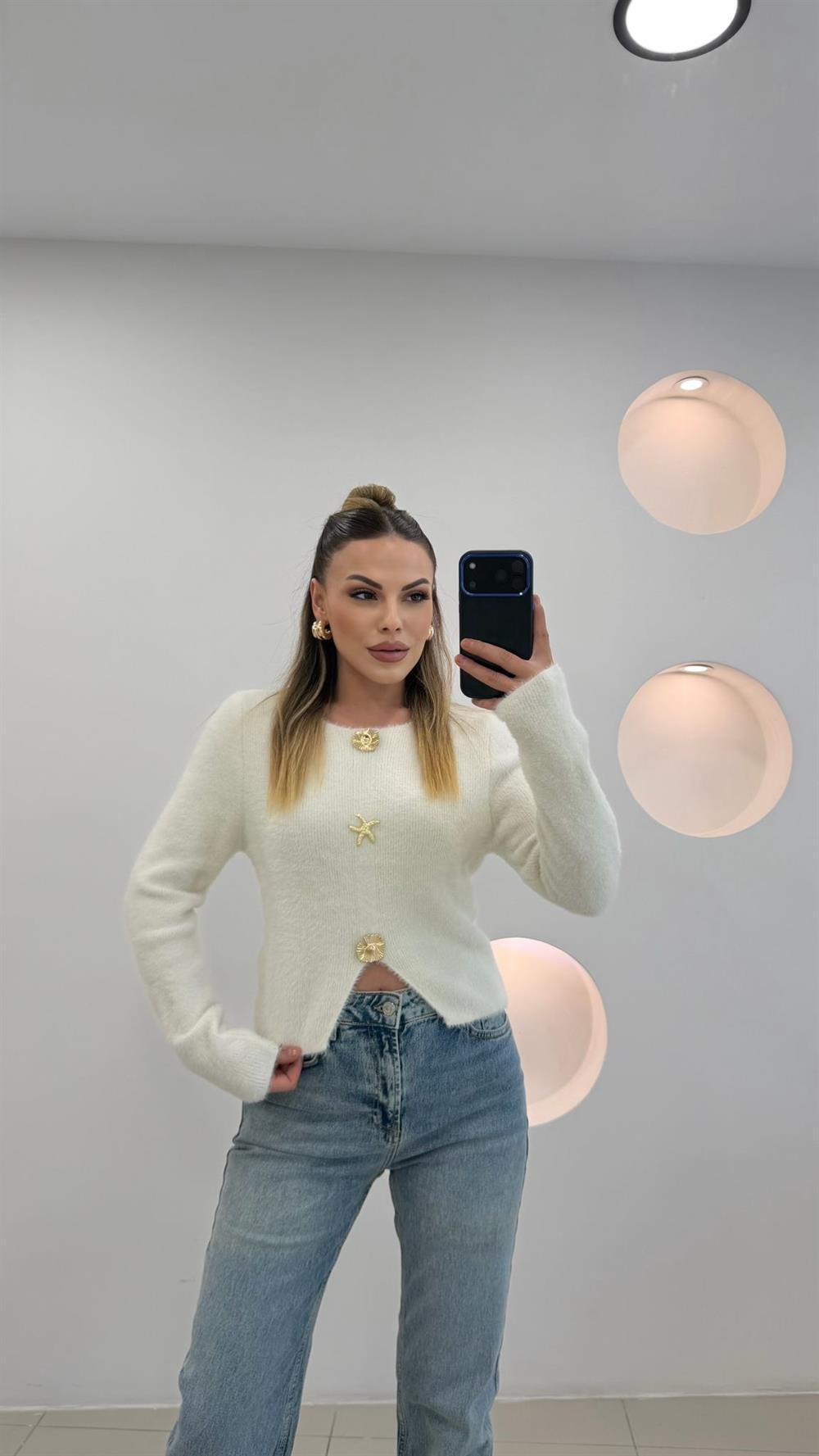 AKSESUAR DETAYLI YUMOŞ KAZAK BEYAZ