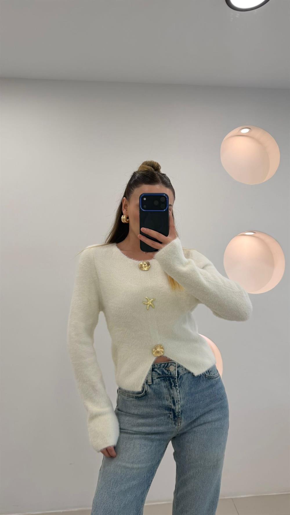 AKSESUAR DETAYLI YUMOŞ KAZAK BEYAZ