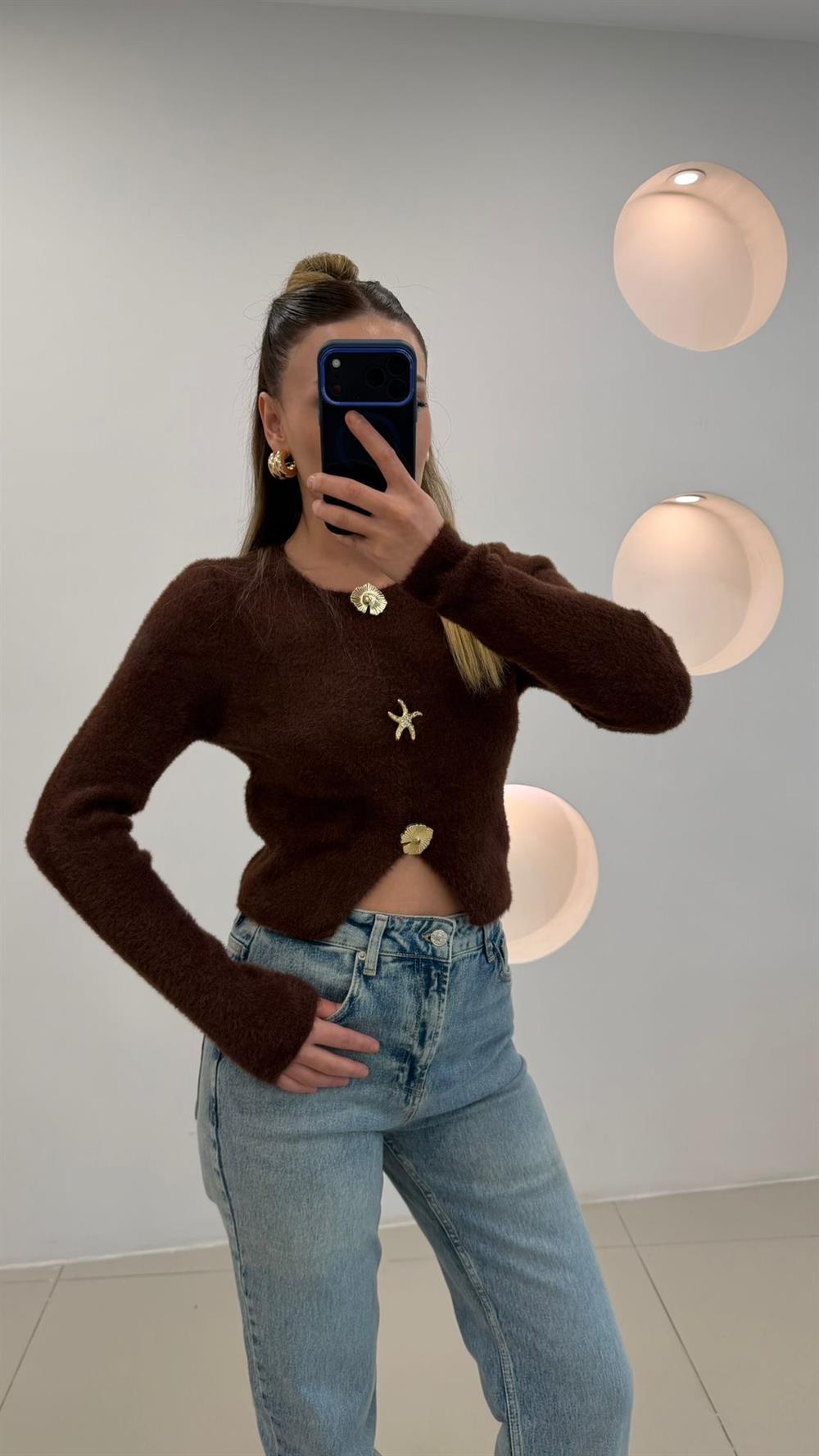 AKSESUAR DETAYLI YUMOŞ KAZAK KAHVE