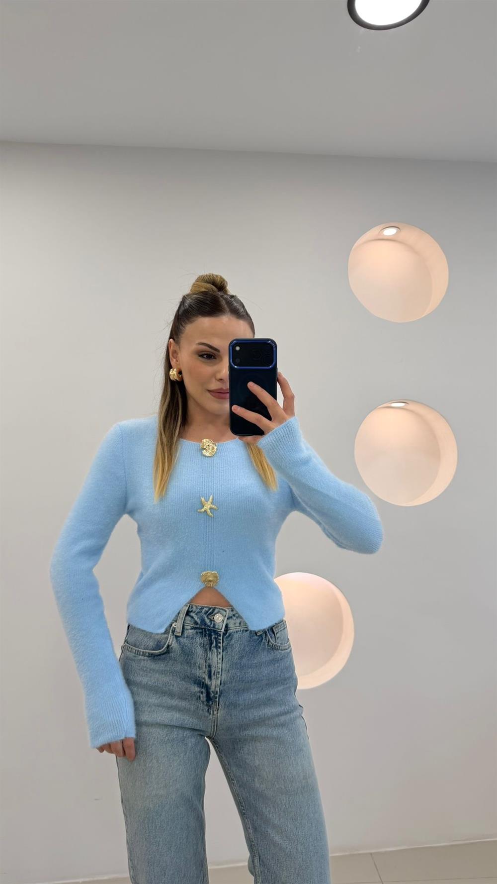 AKSESUAR DETAYLI YUMOŞ KAZAK MAVİ