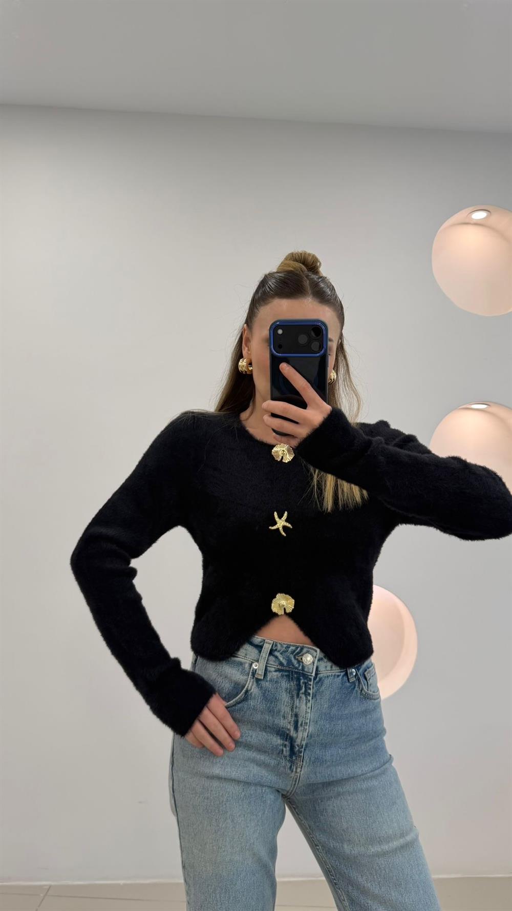 AKSESUAR DETAYLI YUMOŞ KAZAK SİYAH