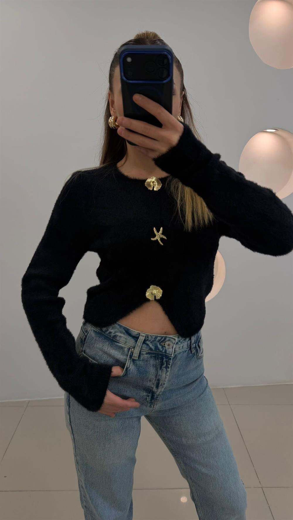 AKSESUAR DETAYLI YUMOŞ KAZAK SİYAH