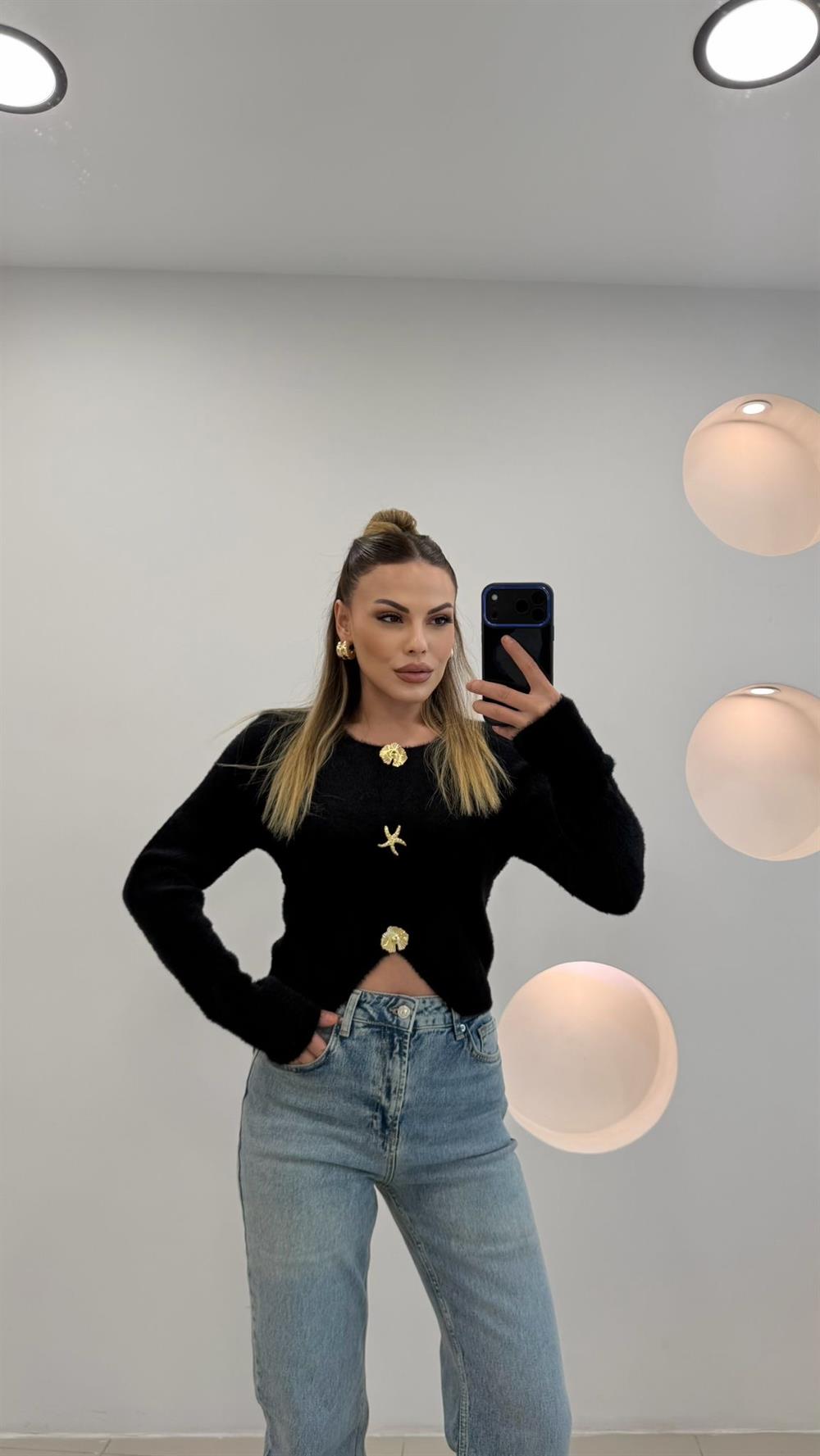 AKSESUAR DETAYLI YUMOŞ KAZAK SİYAH