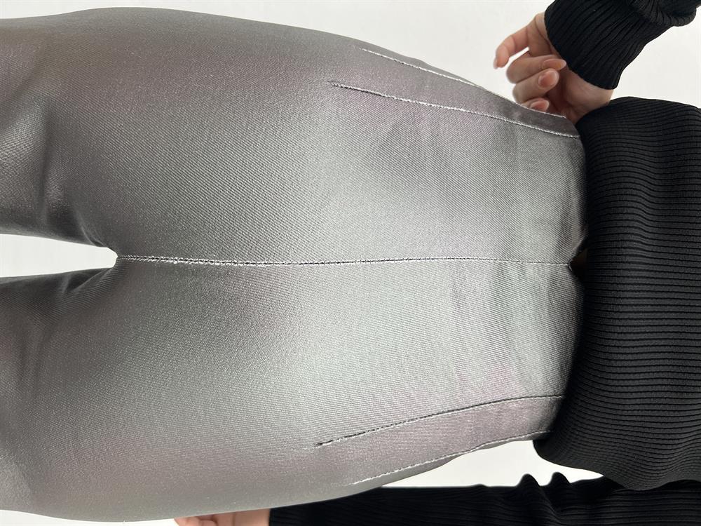 Antrasi̇t Renk Önü Flatolu Metali̇k Pantolon