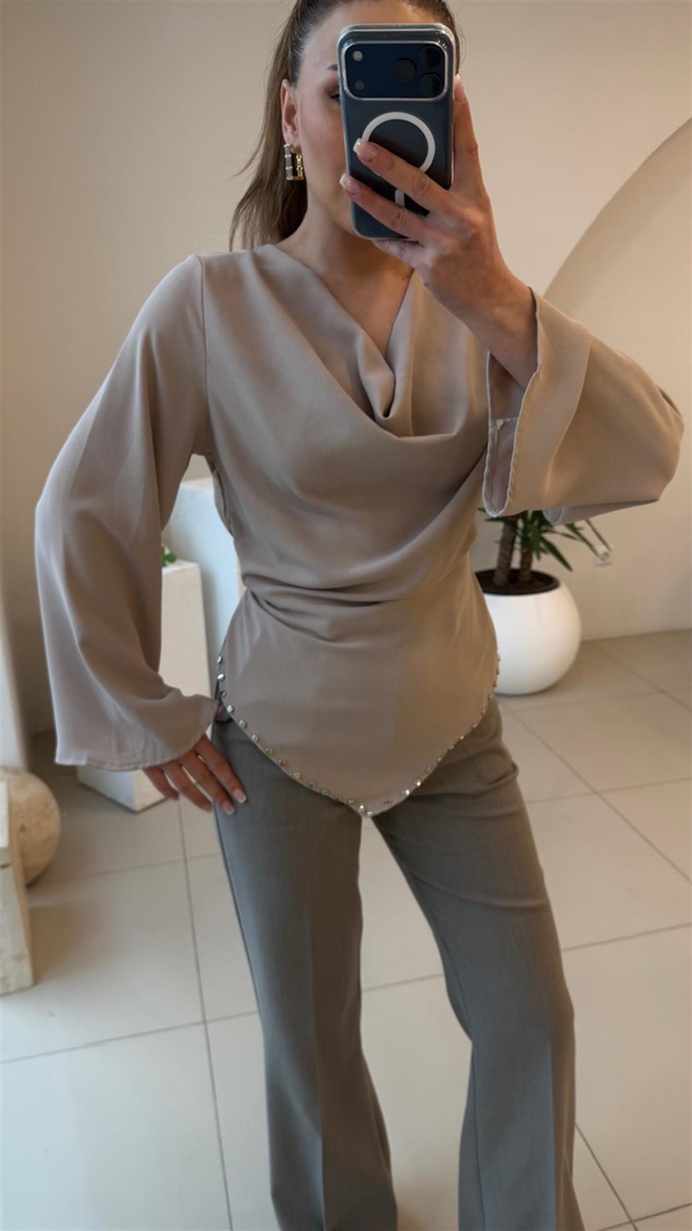 ARKADAN BAĞLAMALI DEGAJE BLUZ TAŞ