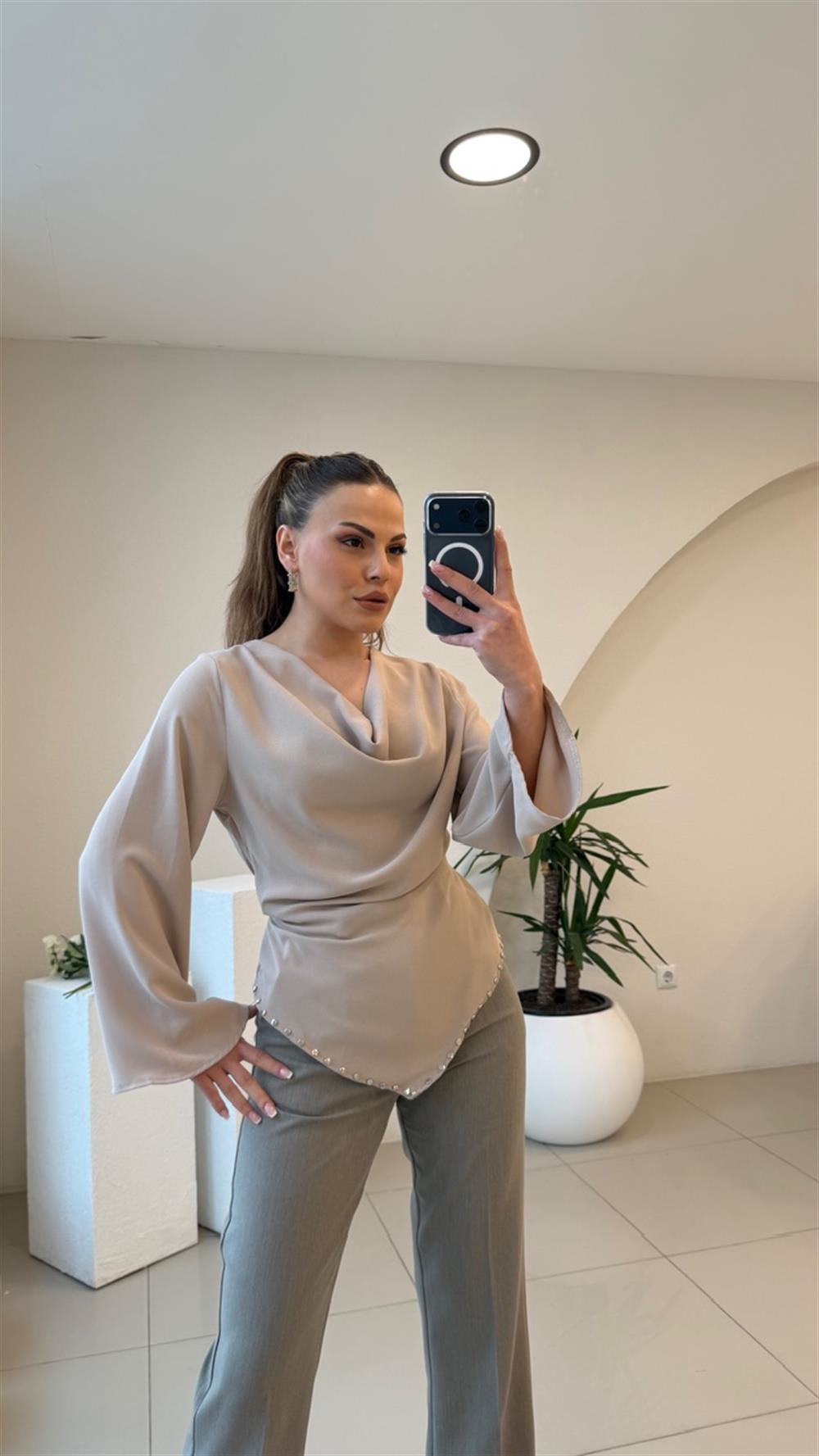 ARKADAN BAĞLAMALI DEGAJE BLUZ TAŞ