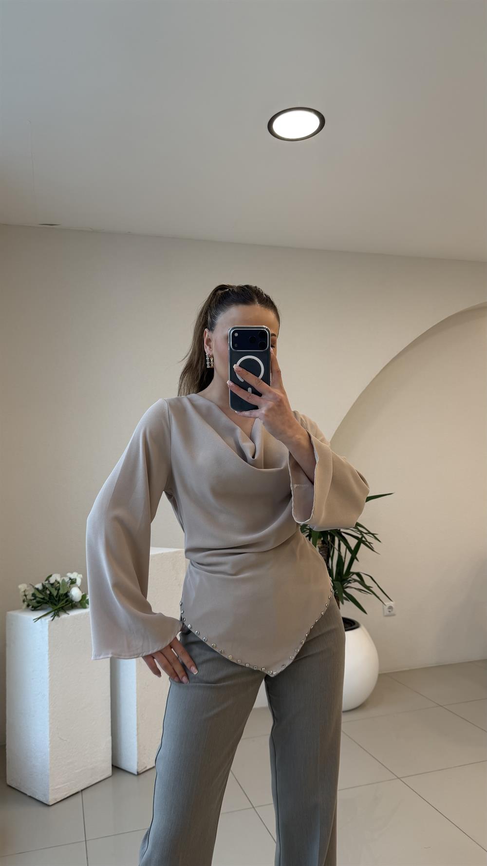 ARKADAN BAĞLAMALI DEGAJE BLUZ TAŞ