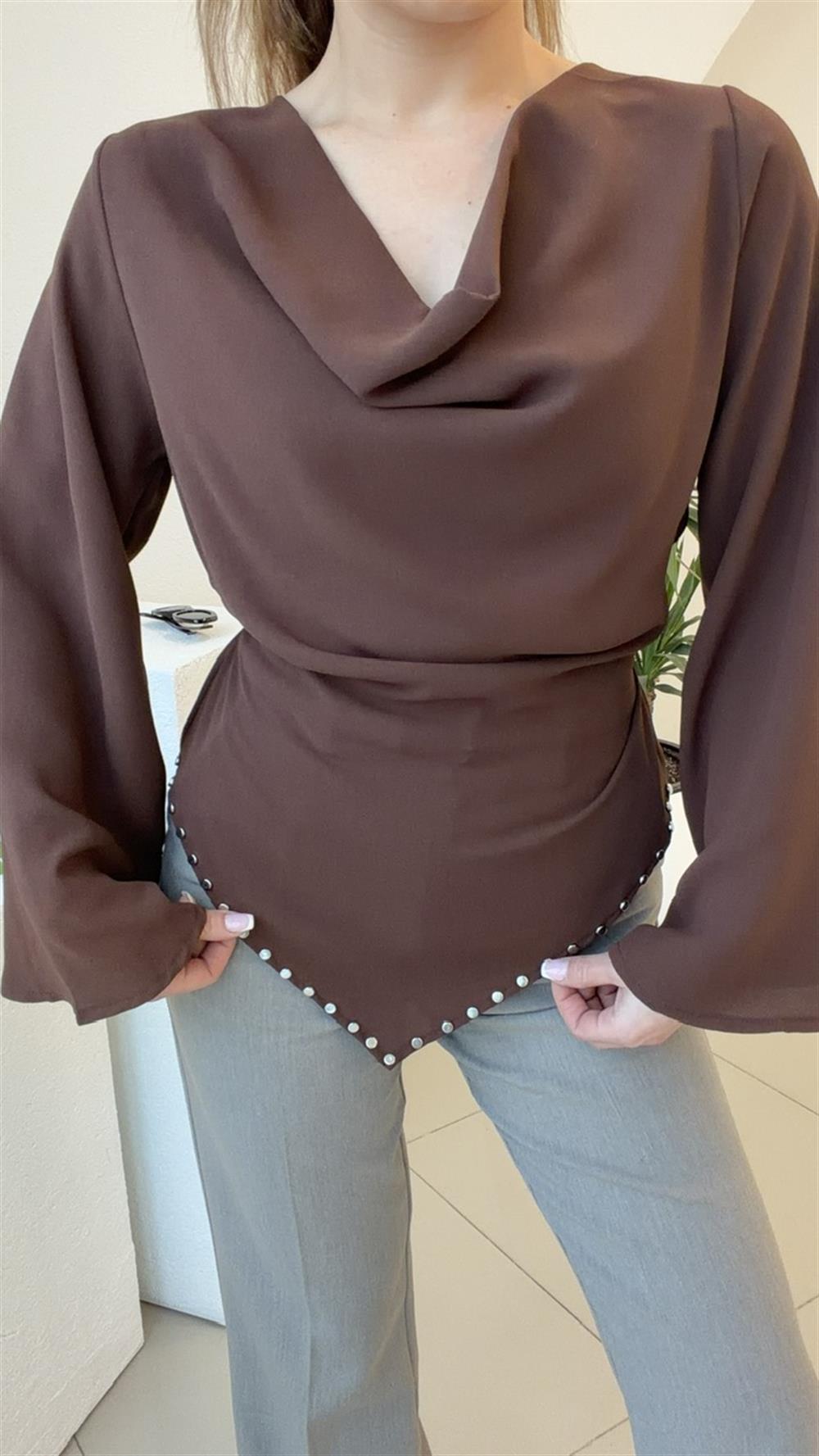 ARKADAN BAĞLANALI DEGAJE BLUZ KAHVE 