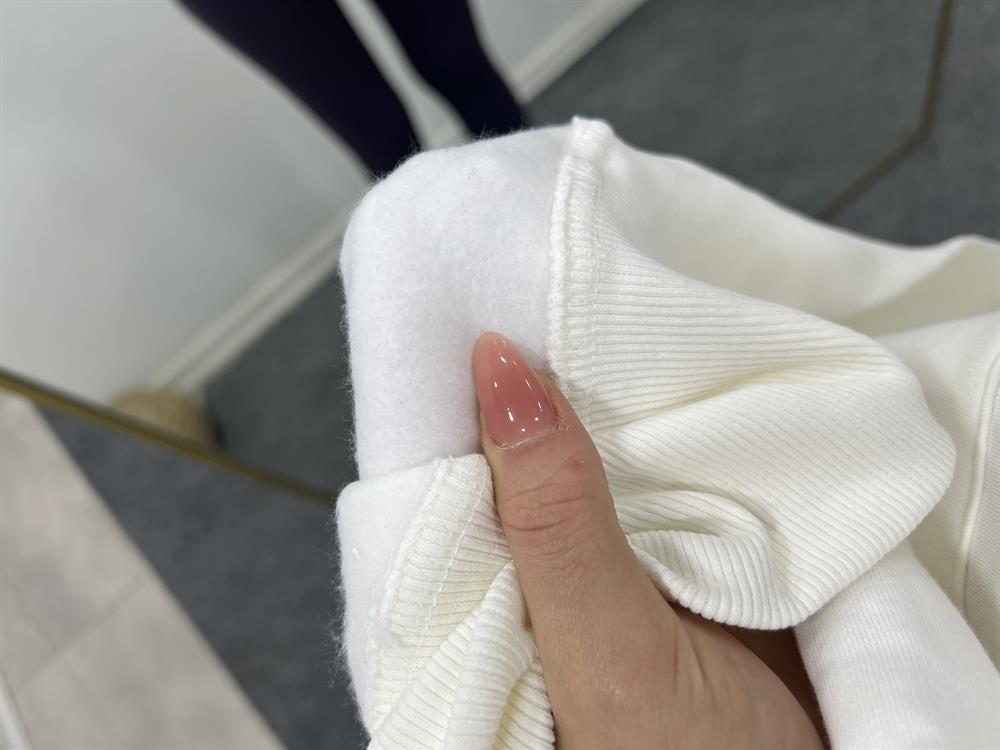 Arkasi Fermuarli Kapşonlu Beyaz Sweat