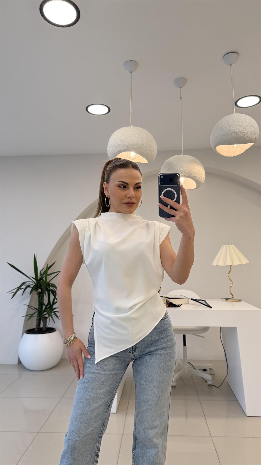 ASİMETRİK KESİM DİK YAKA BLUZ BEYAZ