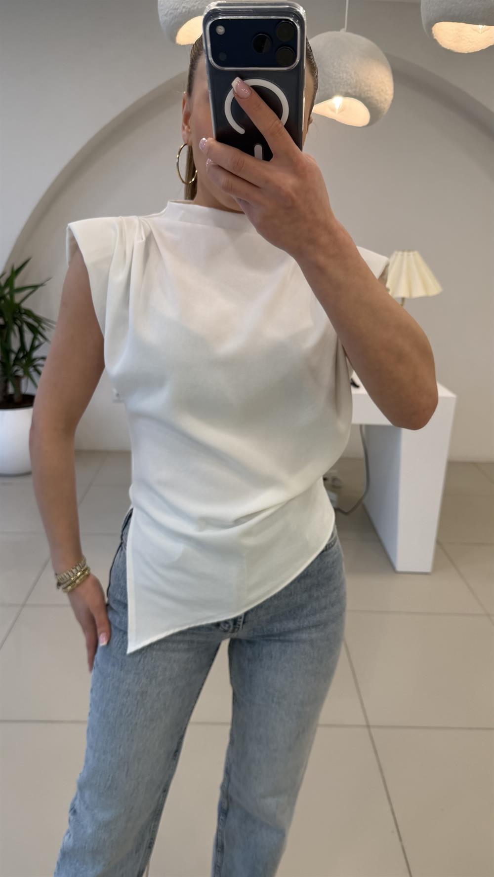 ASİMETRİK KESİM DİK YAKA BLUZ BEYAZ