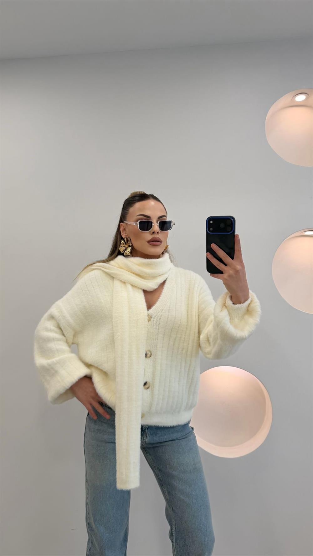 ATKI DETAYLI YUMOŞ HIRKA BEYAZ