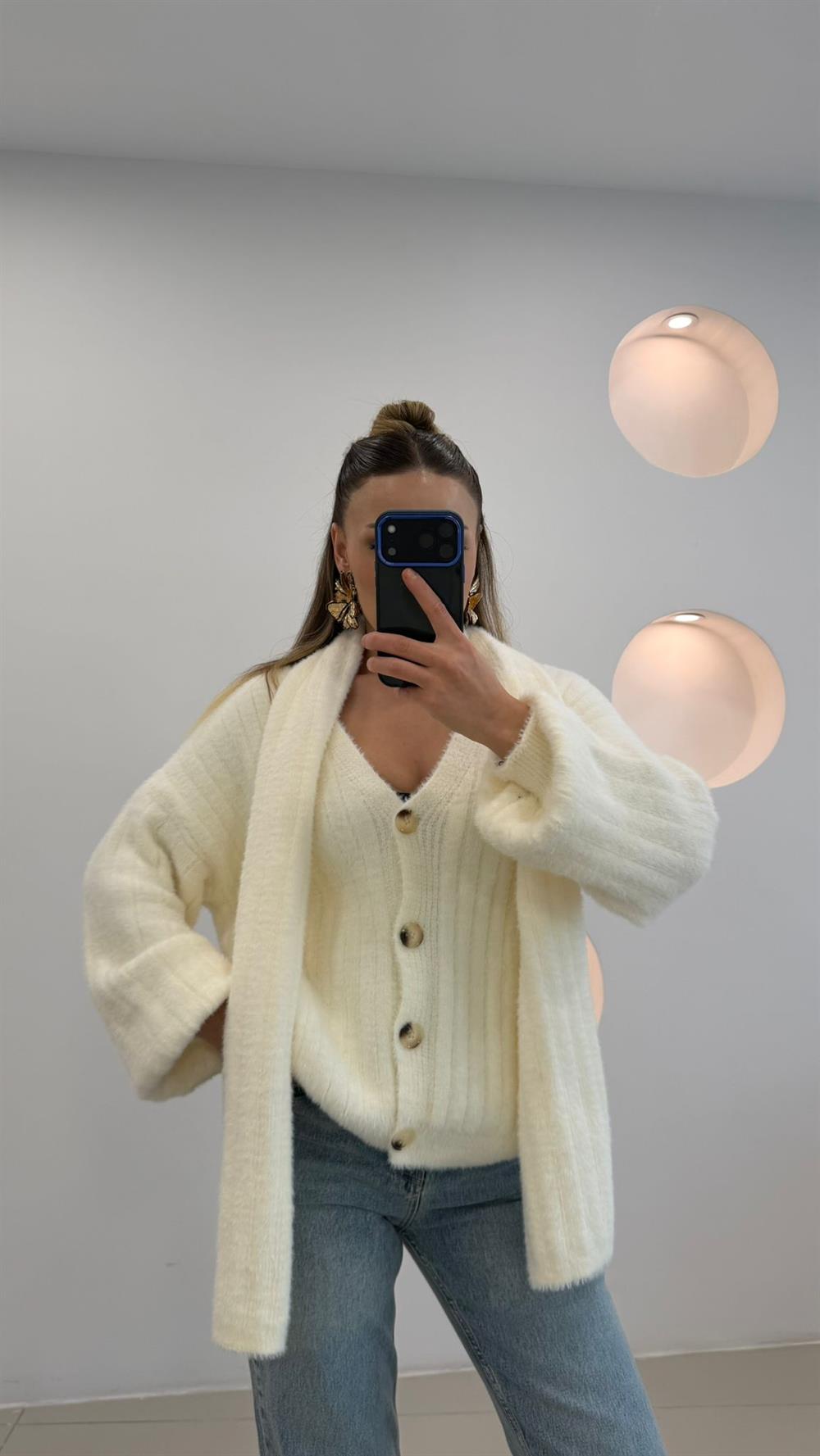 ATKI DETAYLI YUMOŞ HIRKA BEYAZ