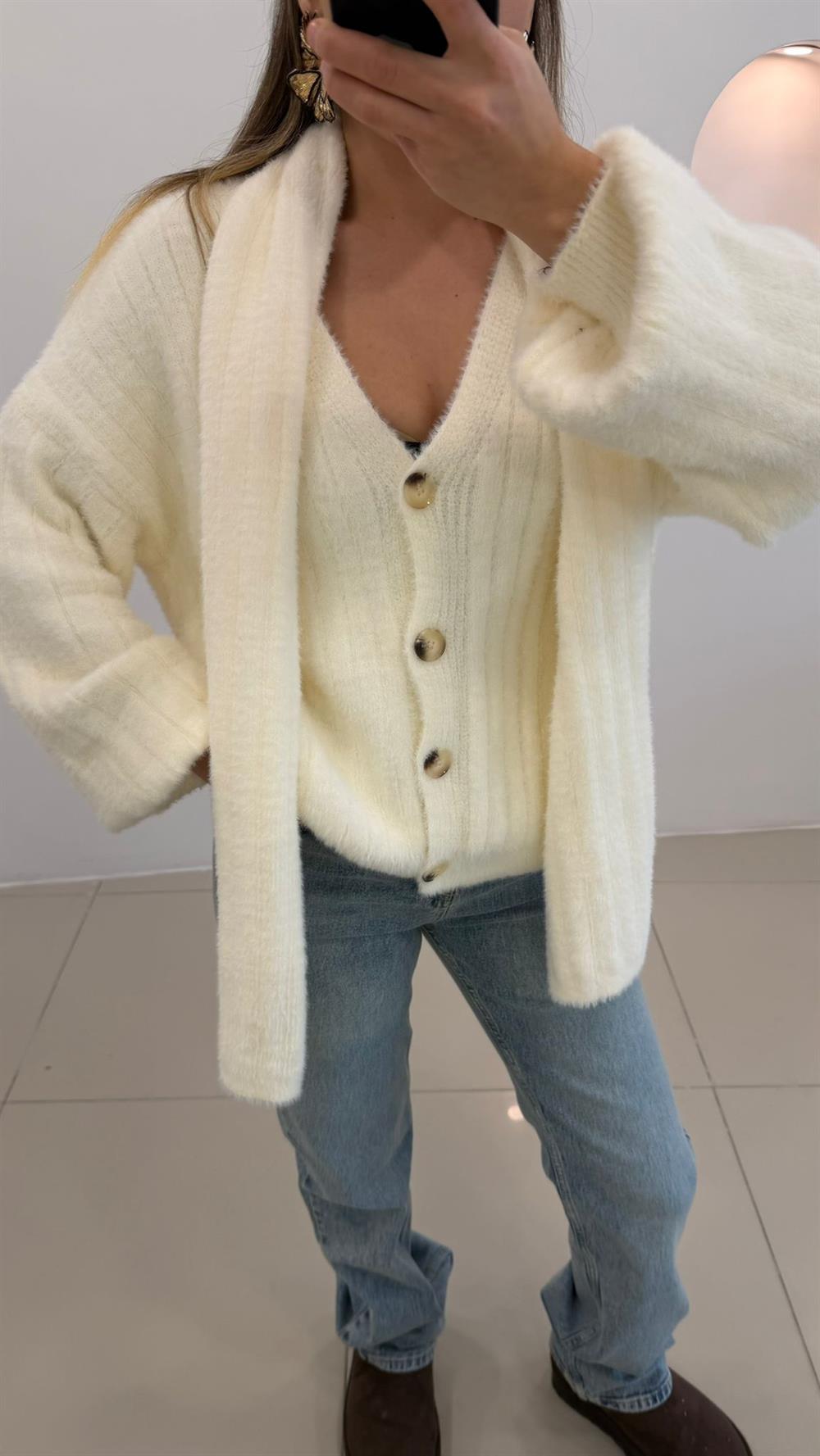 ATKI DETAYLI YUMOŞ HIRKA BEYAZ