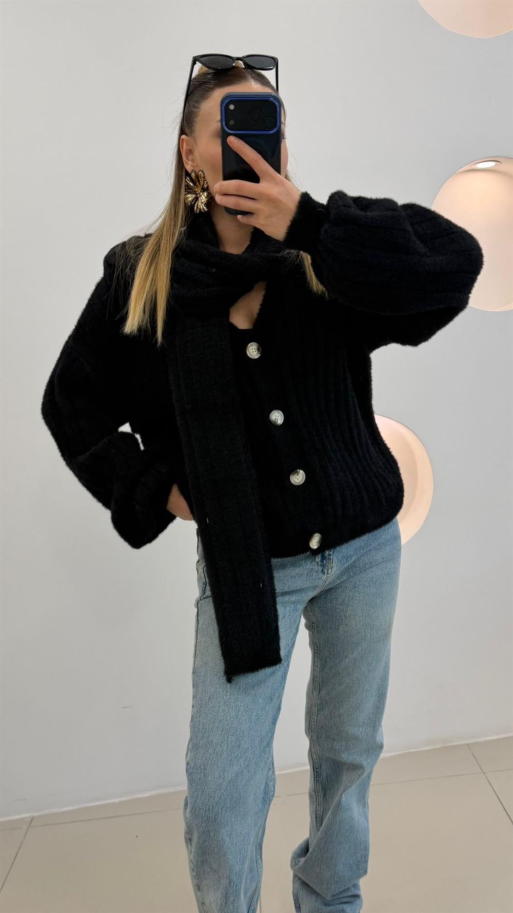 ATKI DETAYLI YUMOŞ HIRKA SİYAH