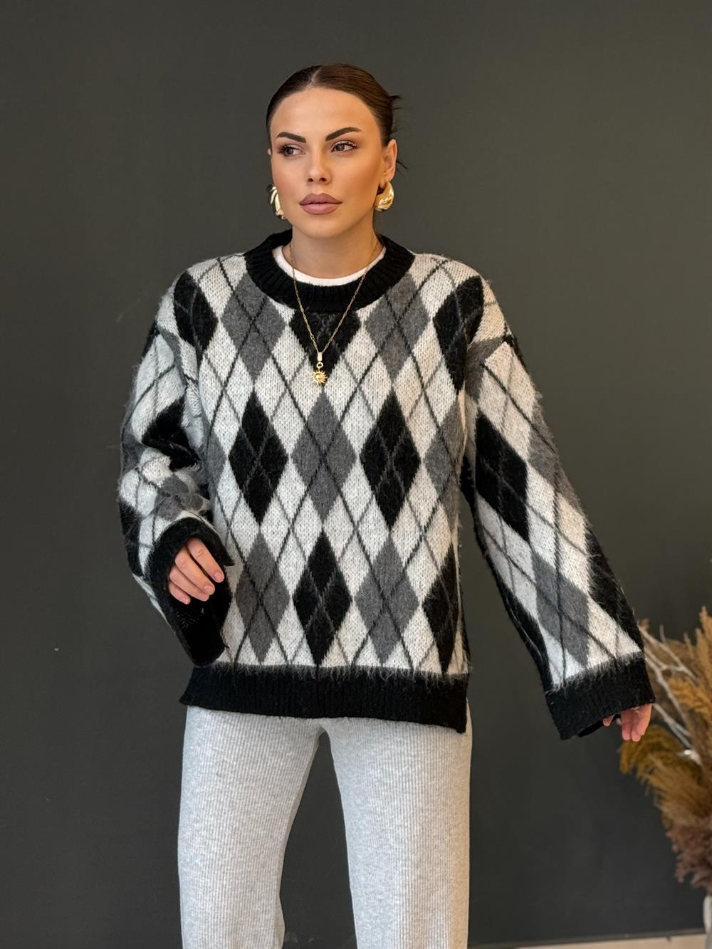 Baklava Desen Kazak Si̇yah