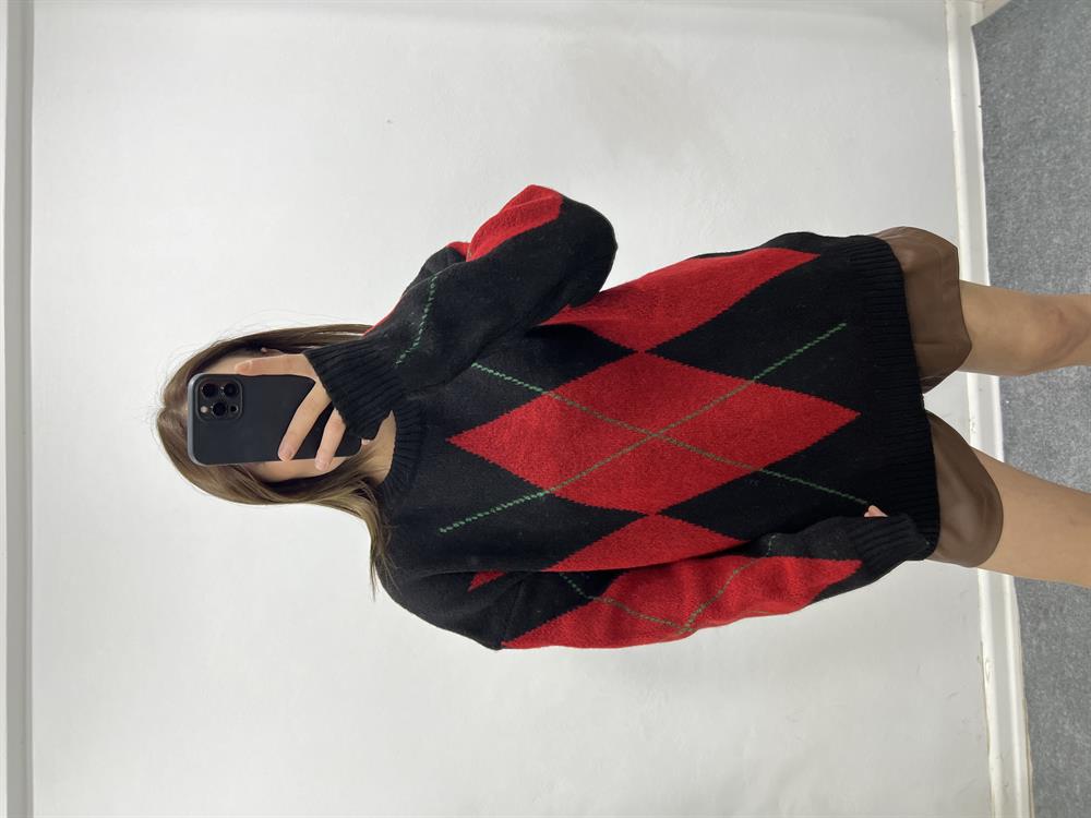 Baklava Desen Si̇yah Kazak