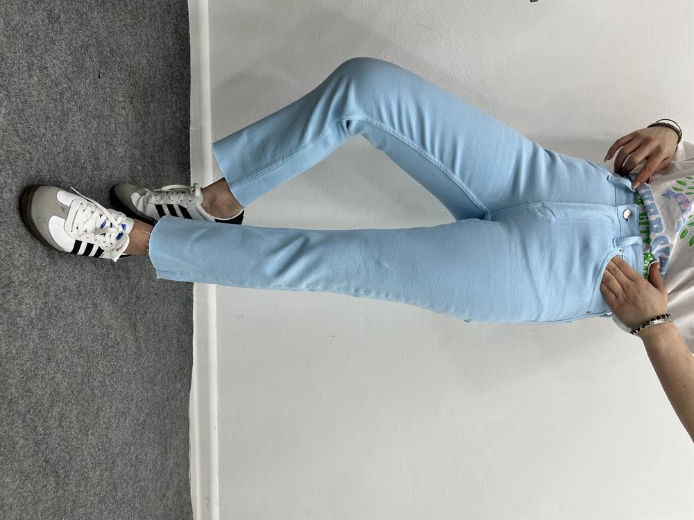 Bebe Mavi̇si̇ Li̇krali Mom Jean