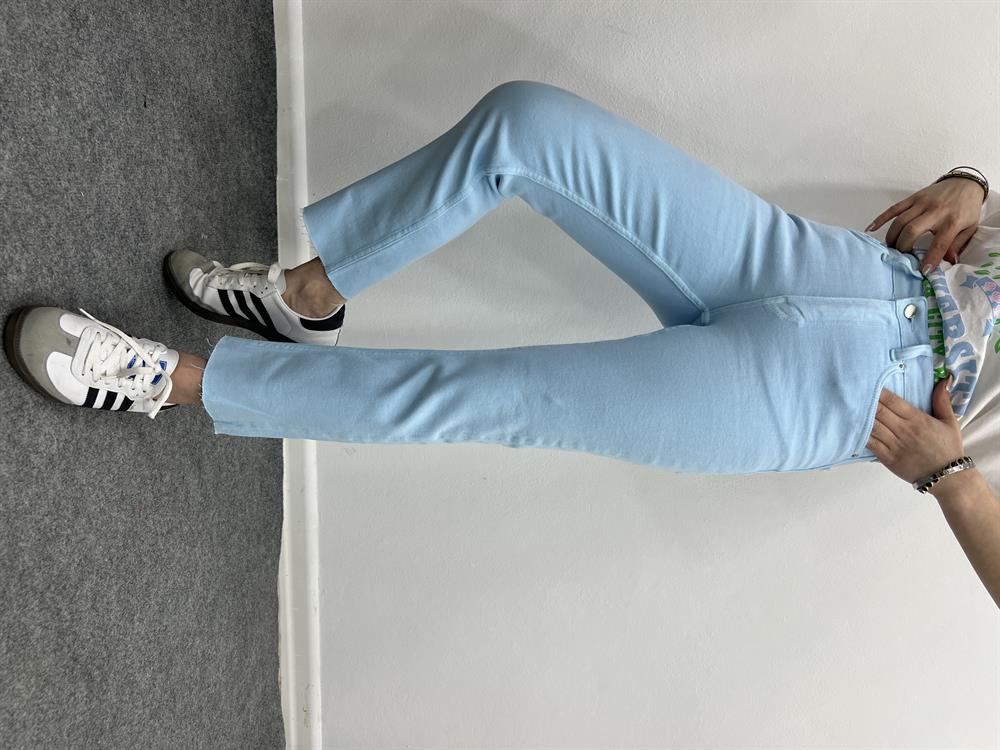 Bebe Mavi̇si̇ Li̇krali Mom Jean