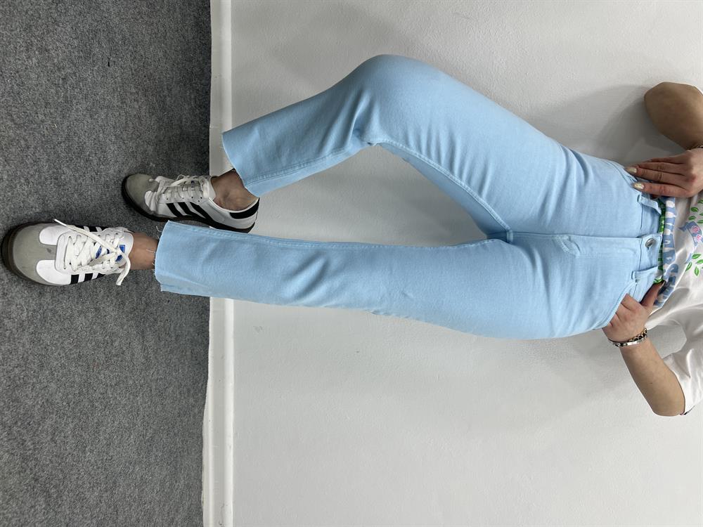 Bebe Mavi̇si̇ Li̇krali Mom Jean