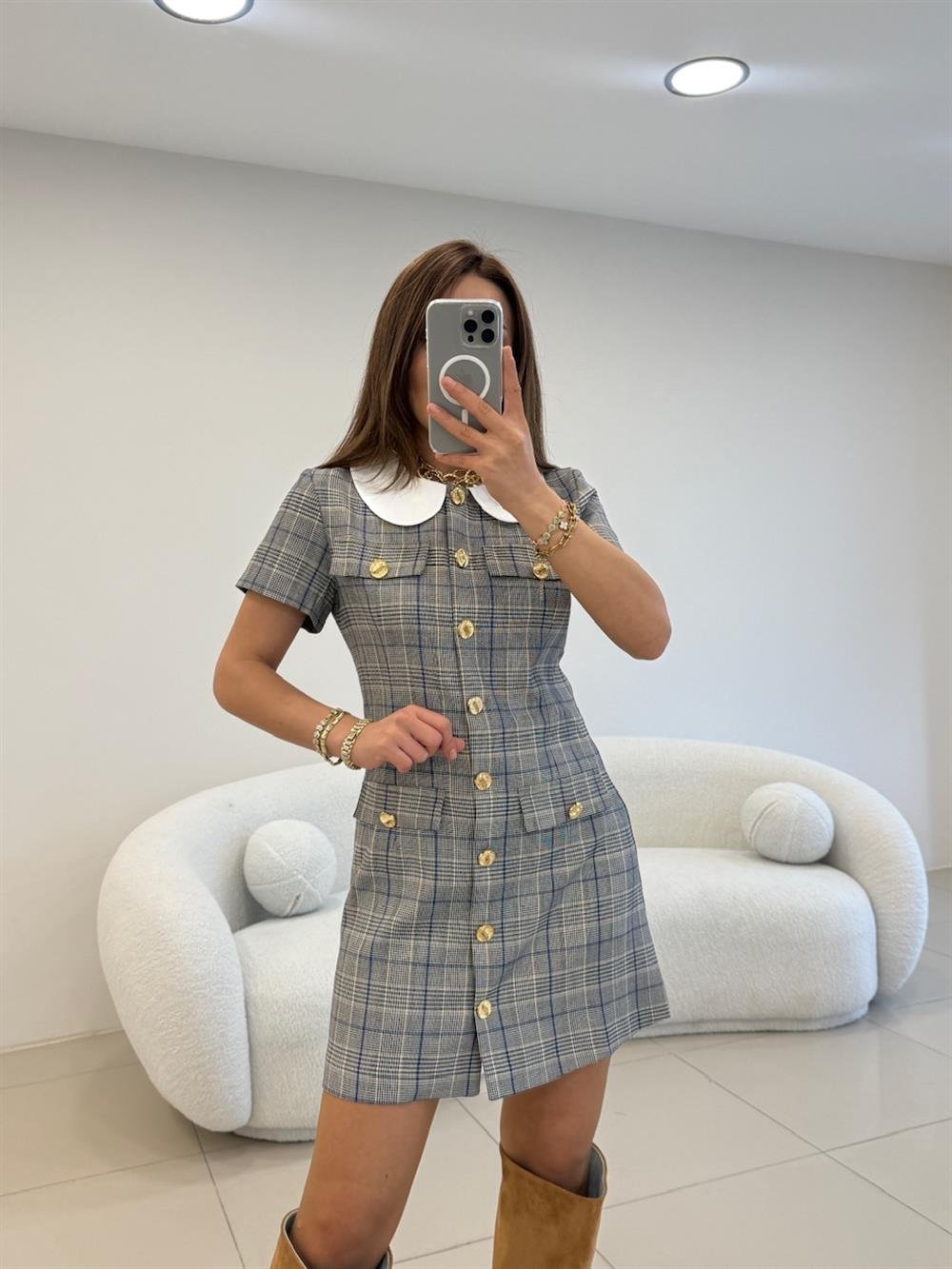 BEBE YAKA GOLD DÜĞMELİ EKOSE ELBİSE