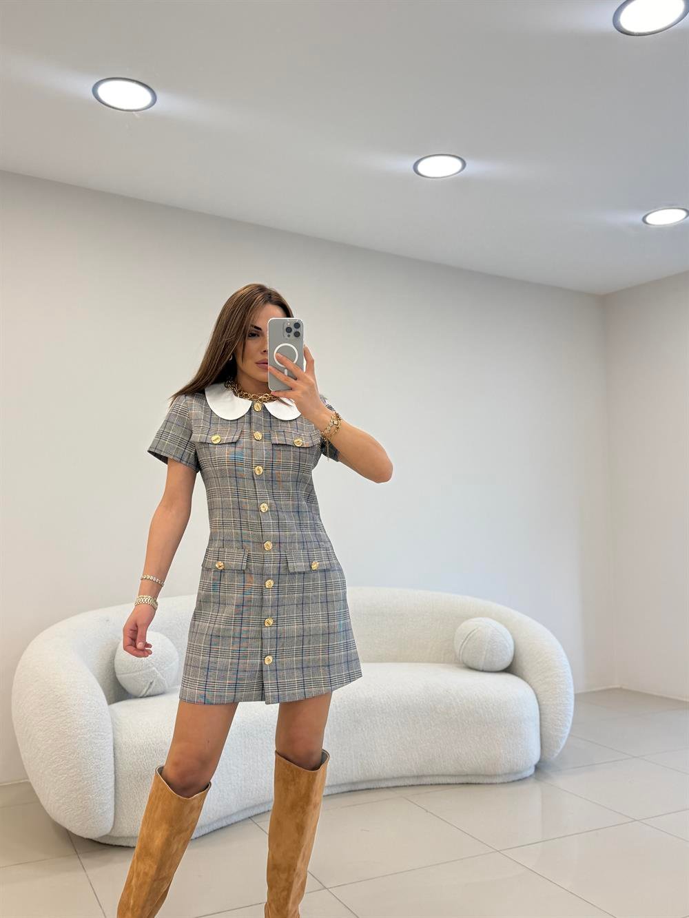 BEBE YAKA GOLD DÜĞMELİ EKOSE ELBİSE