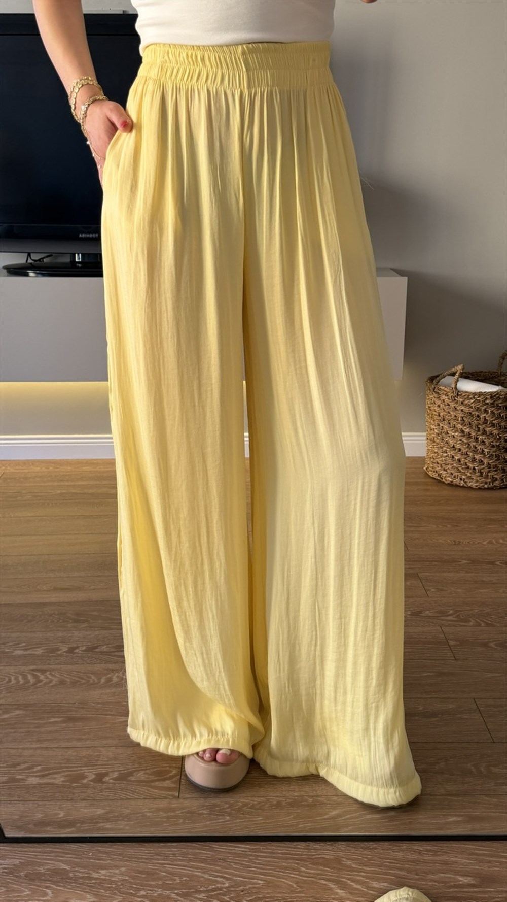 Bel Lastikli Saten Pantolon Sarı
